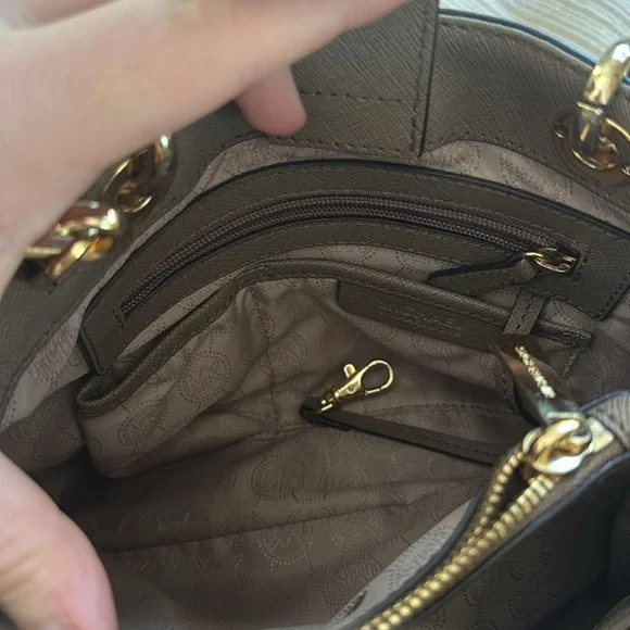 MICHAEL MICHAEL KORS Cynthia Saffiano Leather Satchel - Picture 13 of 14